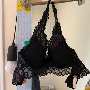 victoria’s secret black bralette with cups